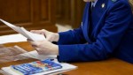 Прокурор Томской области Сергей Ломакин возложил цветы к Вечному огню в Лагерном саду